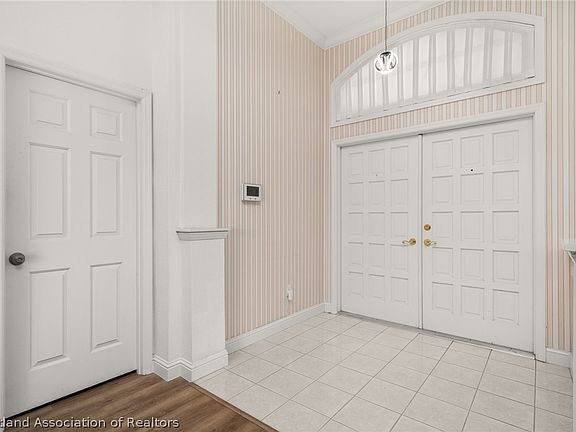 5th image of 3000 Manor Dr