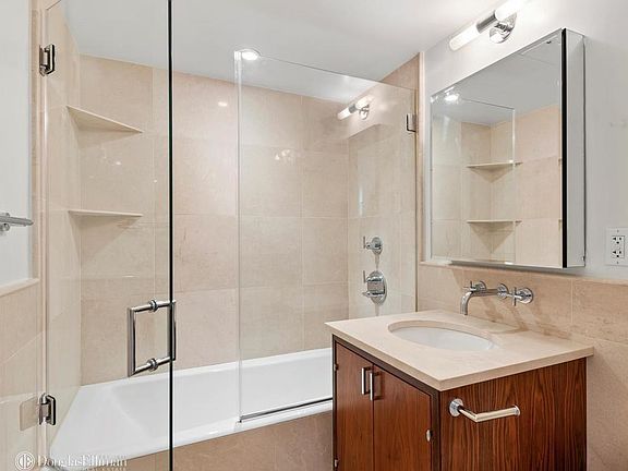 5th image of 200 E 66th St APT E906