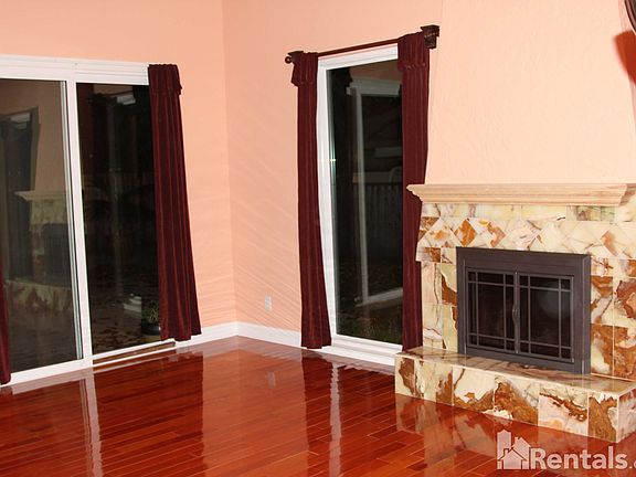 3rd image of 137 Hemlock Ct