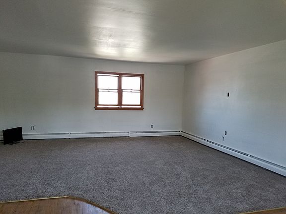 5th image of 425 Stewart Ave