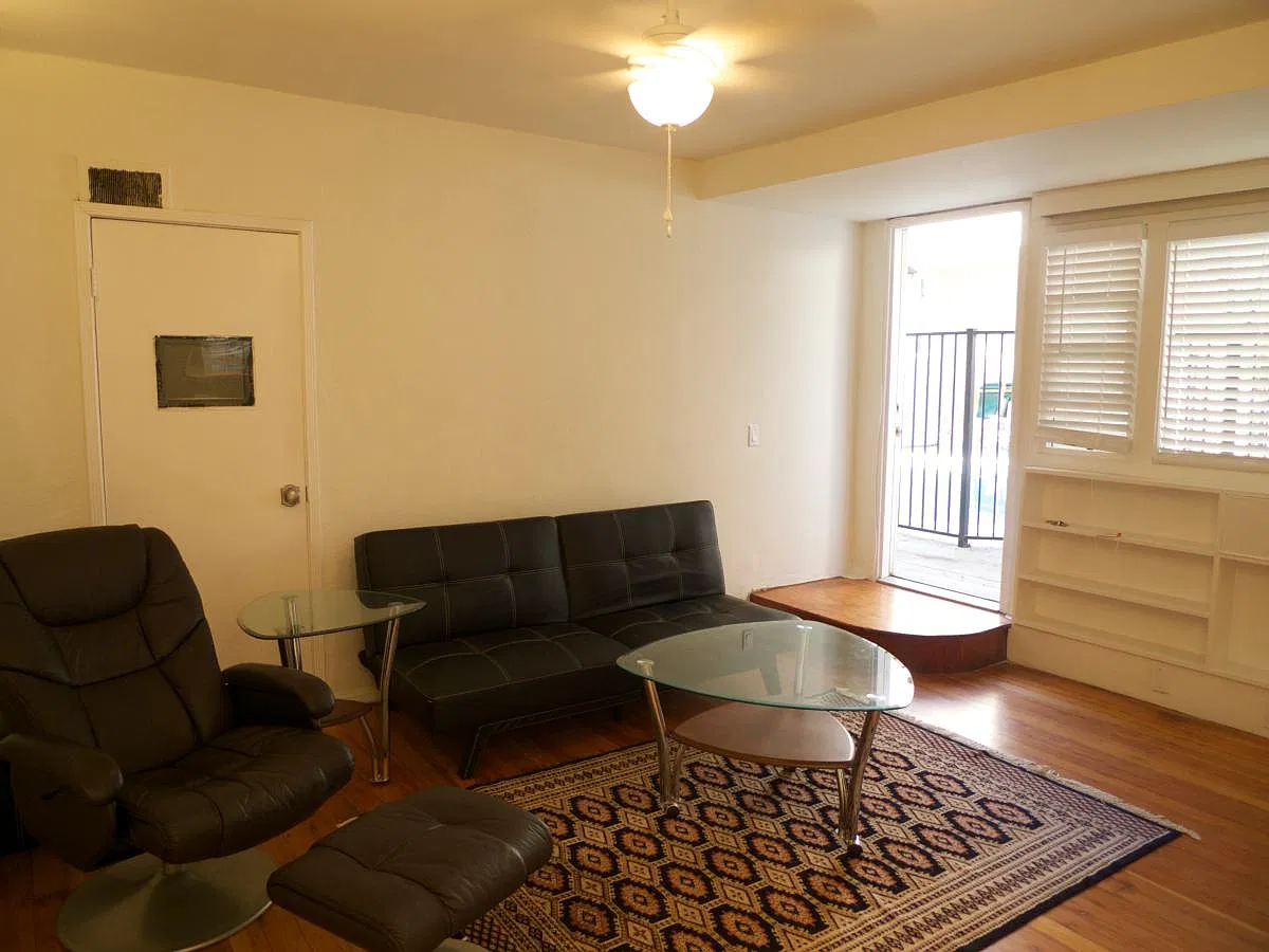 400 N Doheny Drive — Photo 3