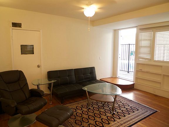 3rd image of 400 N Doheny Dr APT 8