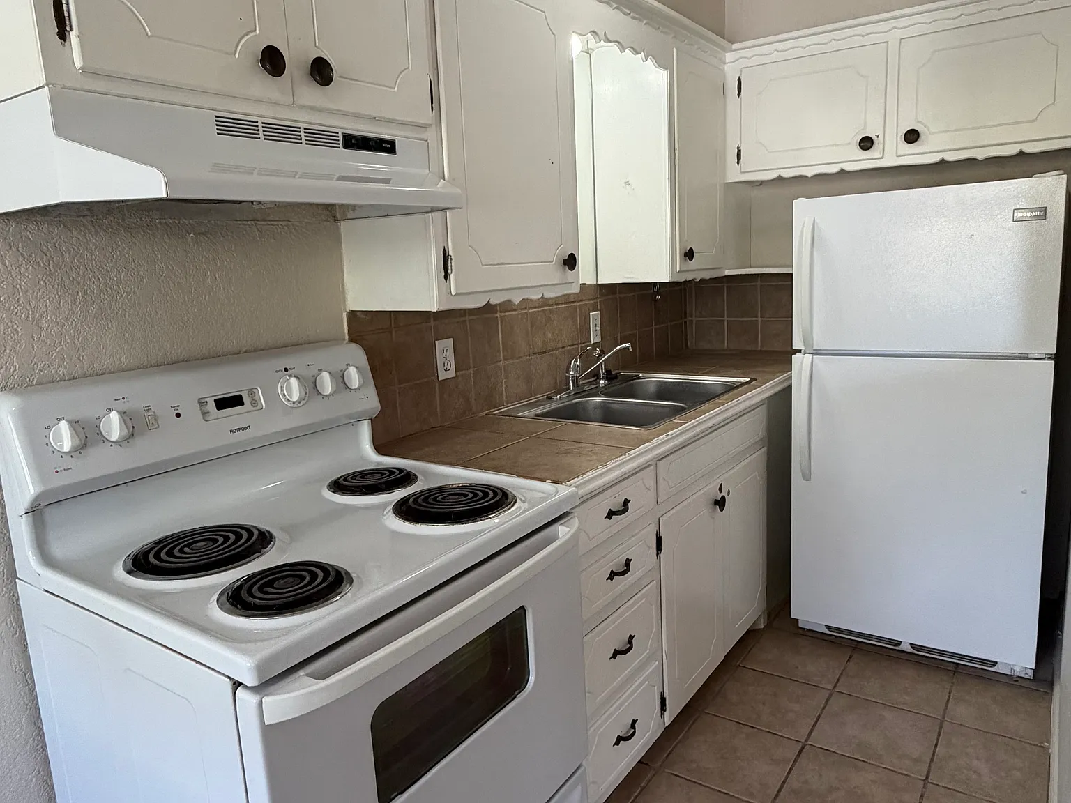 3 bed, 1070 sqft, $1,175 — Photo 3