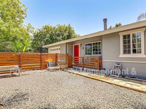 2nd image of 901 Eucalyptus Ave