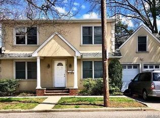 20 Carle Rd #1, Westbury, NY 11590
