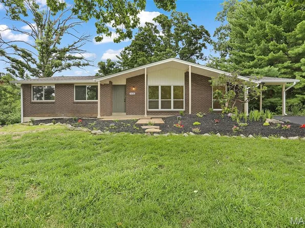 1036 Orchard Lakes Dr, Saint Louis, MO 63146