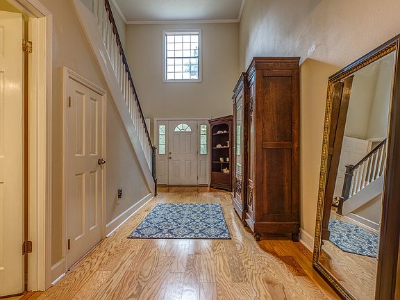 5th image of 2640 Pleasant Valley Dr