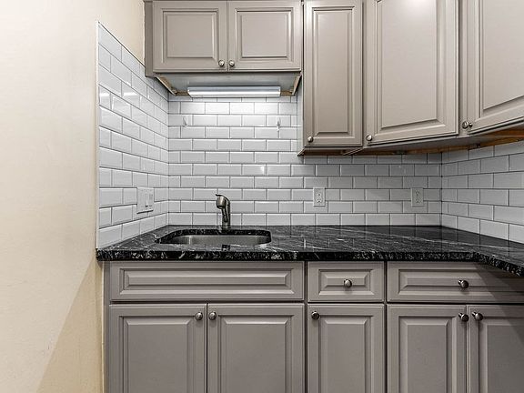 3rd image of 5 Cass St APT 2