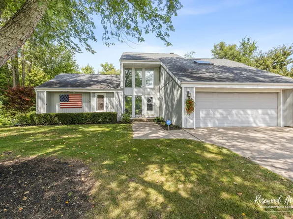 23 Birchwood Ln, Saint Anne, IL 60964