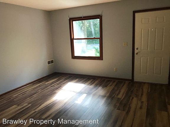 5th image of 601 S Park Square Dr