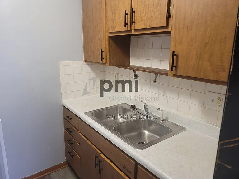 1301 Mitchem Dr #1 — Photo 4
