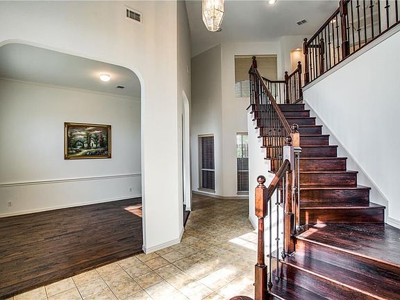 4th image of 4405 Enfield Dr