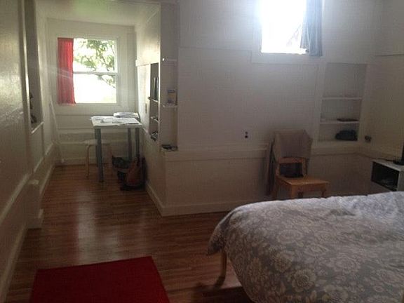 Bigger bedroom/ no pic of small one