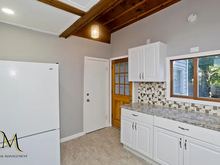 653 Belmont Ave — Photo 11