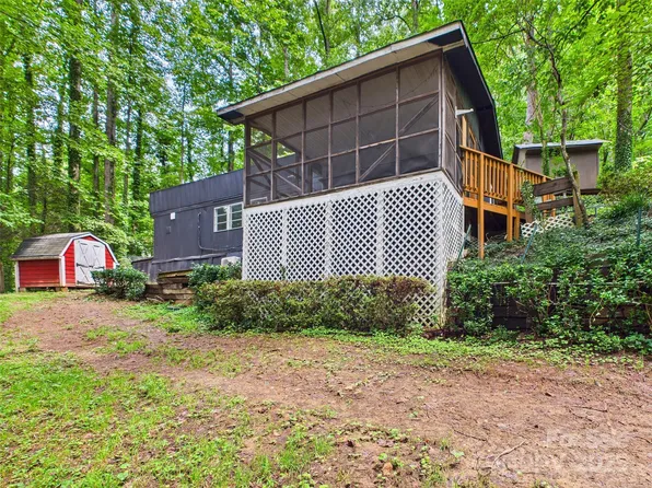 199 Upper Bat Cave Dr, Hendersonville, NC 28792