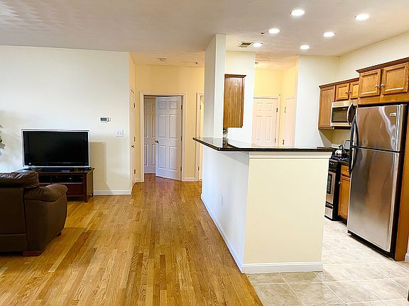 5th image of 51 Pearl St #102
