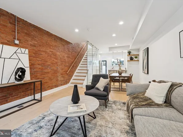 728 Latona St, Philadelphia, PA 19147