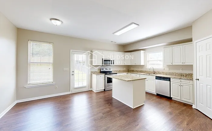 1008 Washington Ct — Photo 9