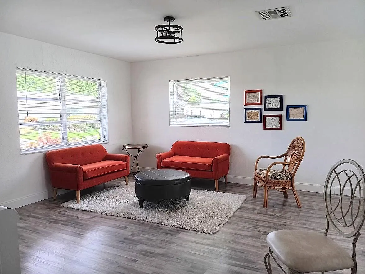 2 bed, 1.0 bath, 864 sqft, $2,400 — Photo 4