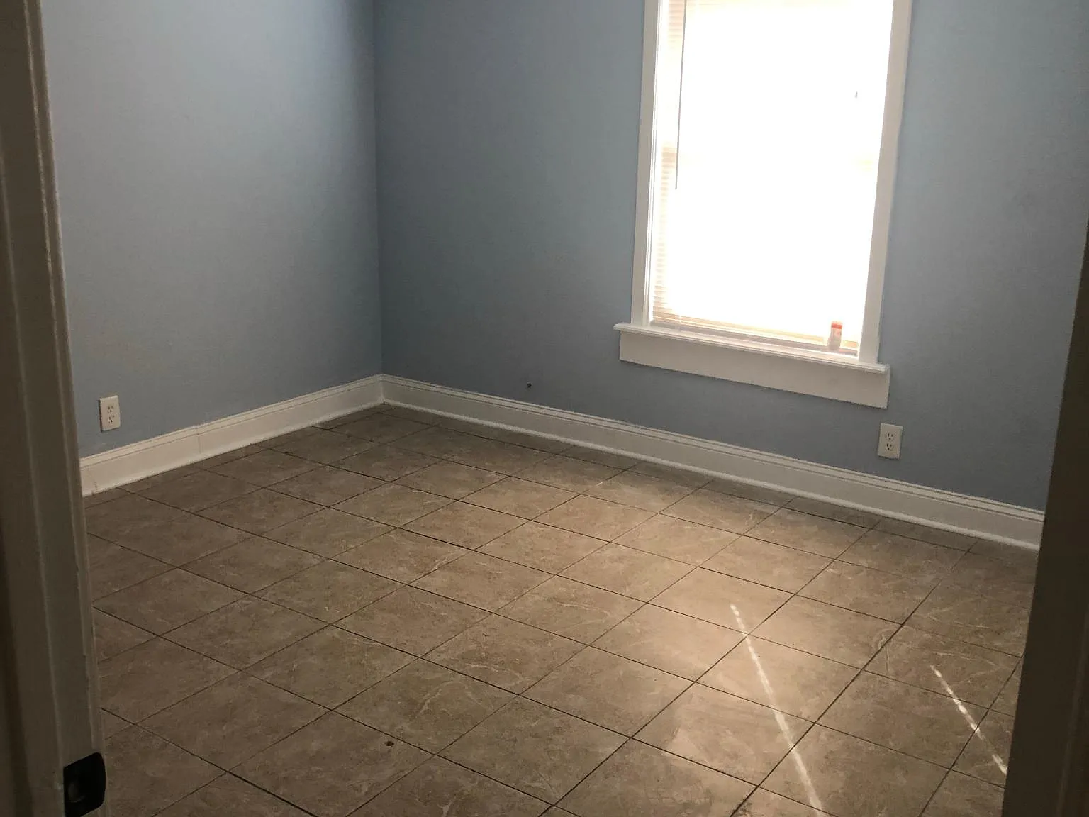 985 Stocks St — Photo 3