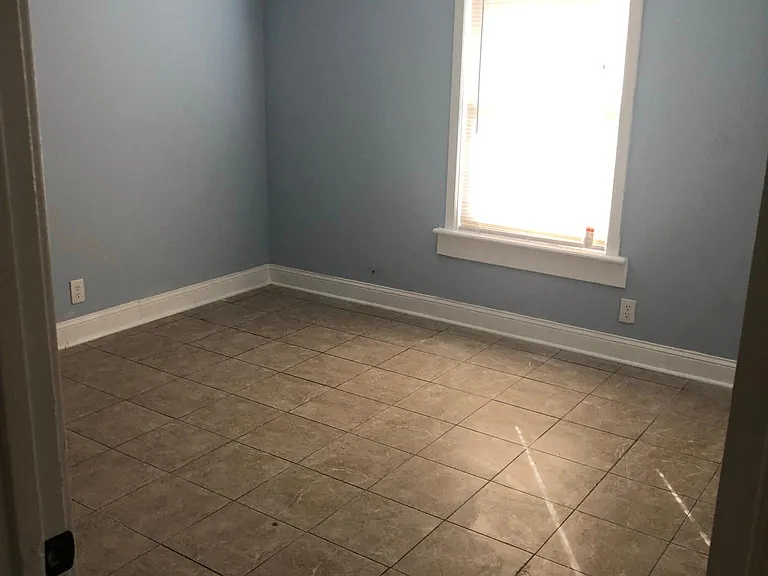 985 Stocks St — Photo 3