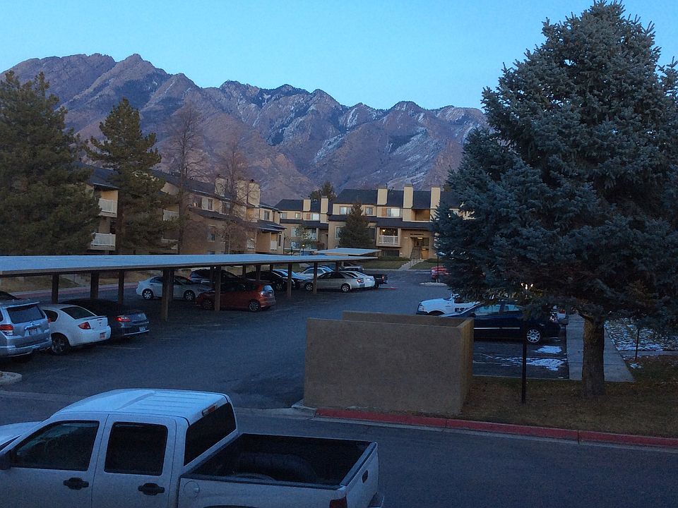 Great view from all rooms looking at the mountains in the ea