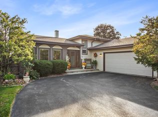 45 James St, Westmont, IL 60559