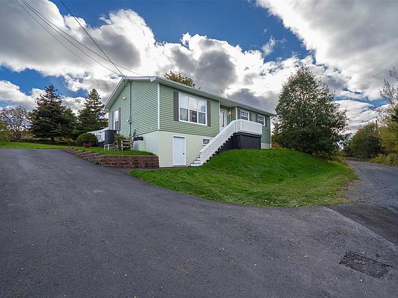 4th image of 7 Pondside Hill