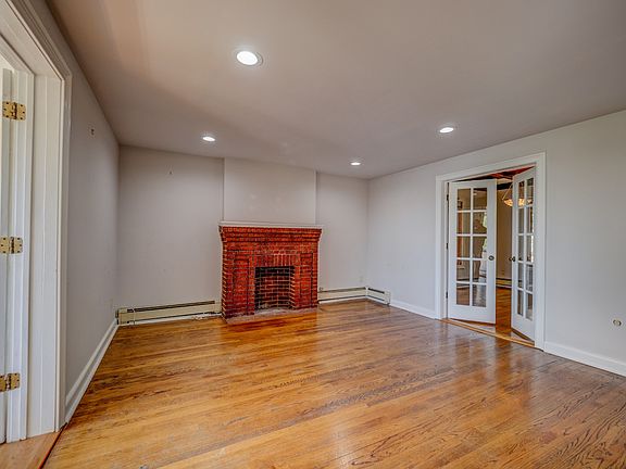 2nd image of 546 Undercliff Ave #1