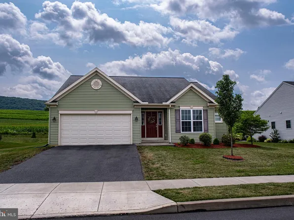 7 Cambridge Ln, Lewistown, PA 17044