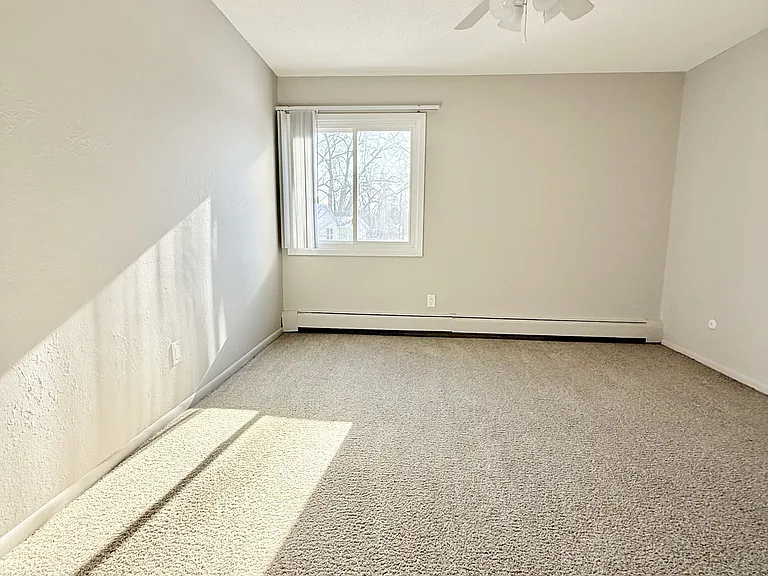 Johnson Parkway Apartments — Photo 13