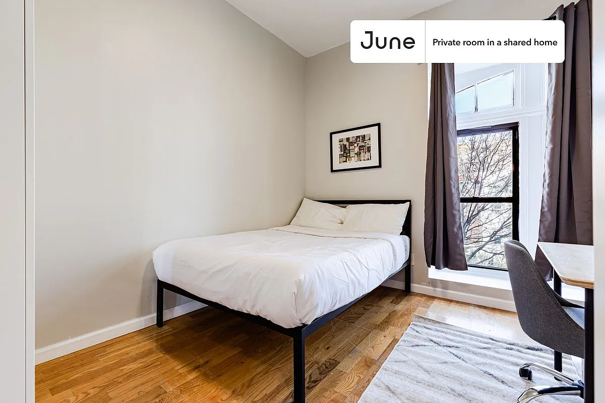 Full bedroom in 4 bed/2 bath home in Prospect Lefferts Gardens #1572 A — Photo 1