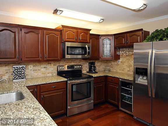 5th image of 728 Oak Grove Cir