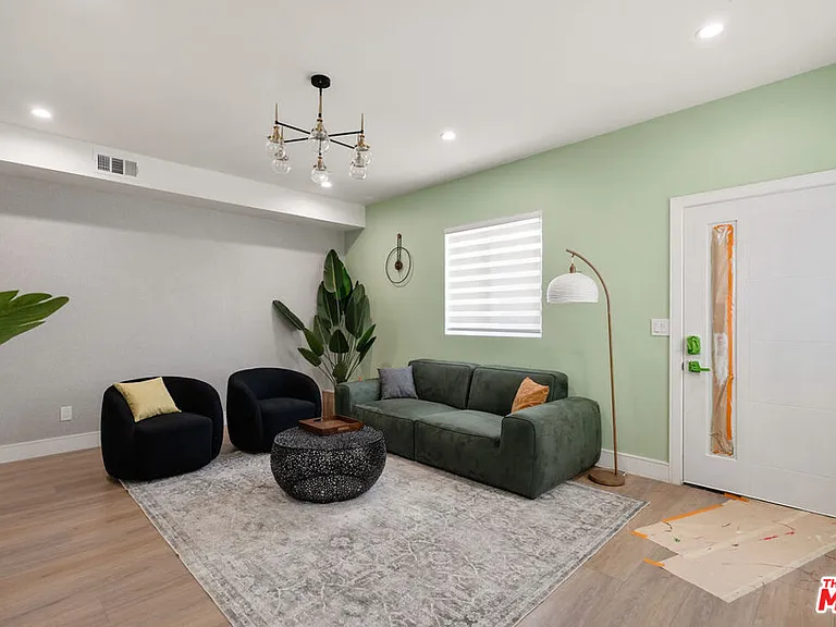1341 N Mariposa Ave — Photo 68