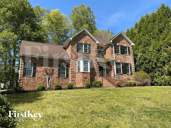 3212 Morris Farm Dr, Jamestown, NC 27282