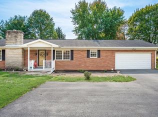 1050 Lake View Dr, Zanesville, OH 43701
