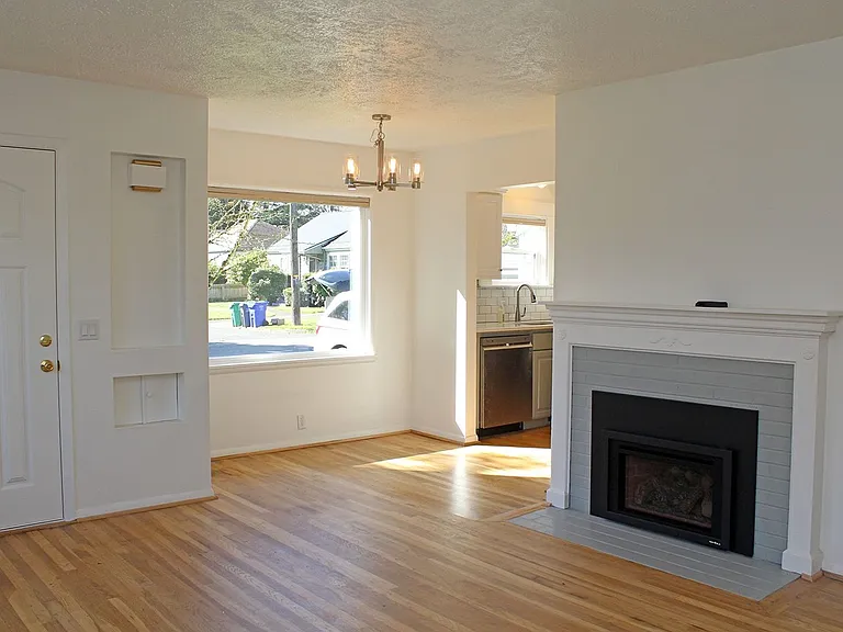 8401 NE Going Pl — Photo 6
