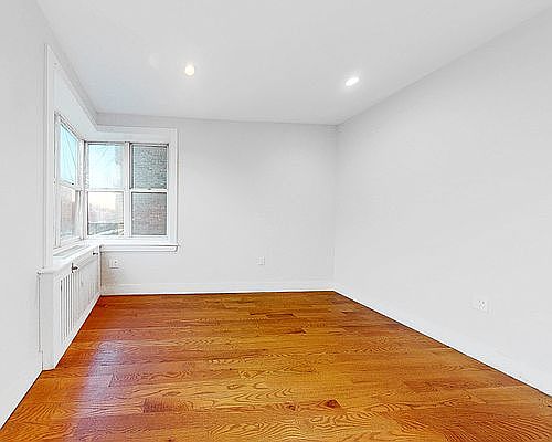 4th image of 4300 Broadway APT 2D