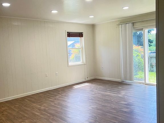 4th image of 12704 Kingsbury Ct