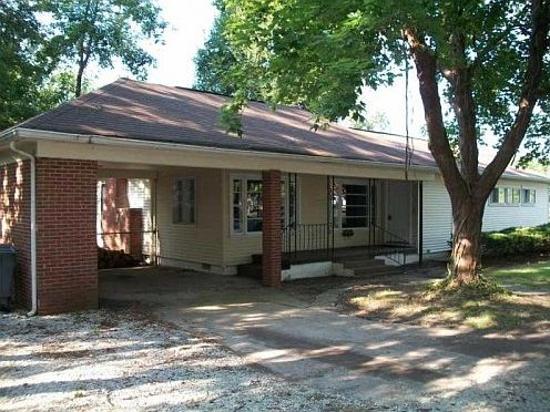 2nd image of 1001 Maple St