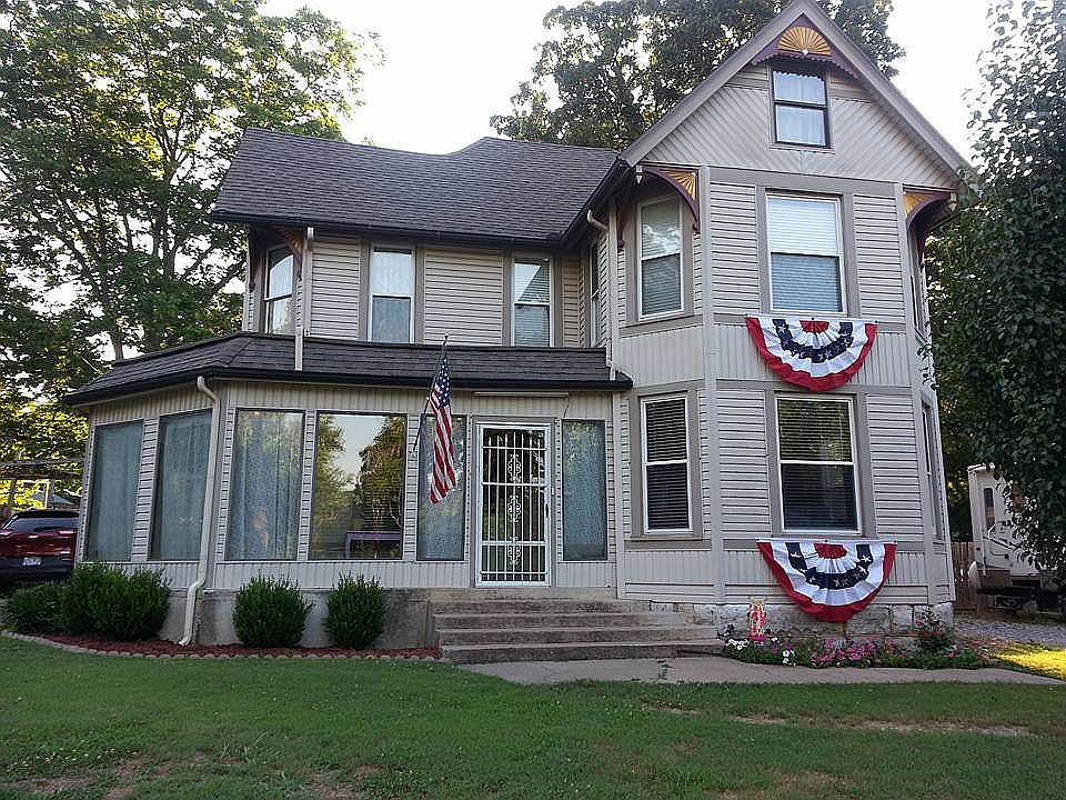 1st image of 220 S Bush St
