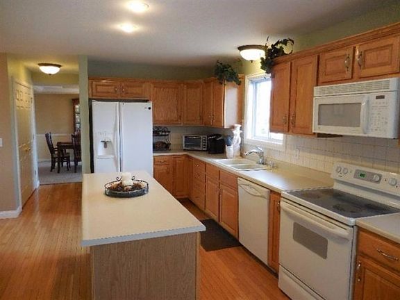 5th image of 4901 Brooke Hill Ct