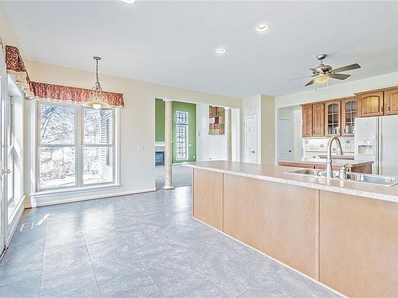5th image of 440 Thousand Oaks Cir