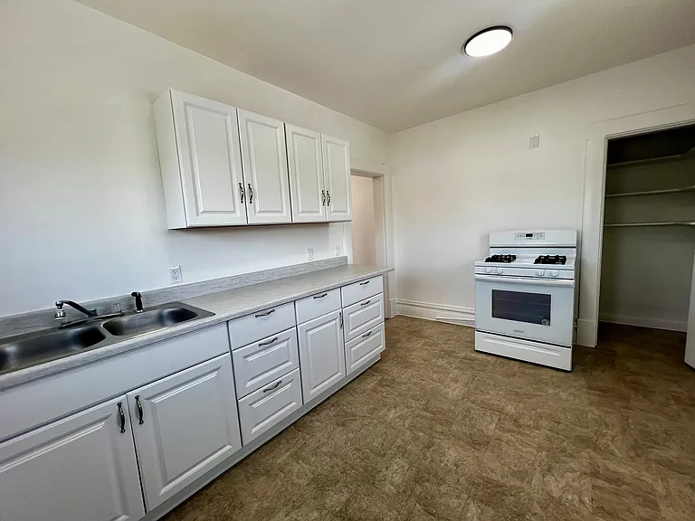 929 SE Court Pl — Photo 11