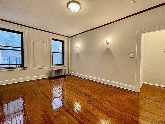 2nd image of 558 11th St APT 2D