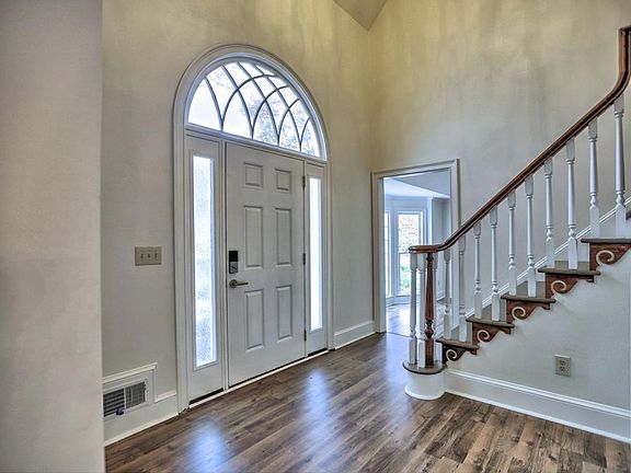 2nd image of 3010 Asheton Pl NE