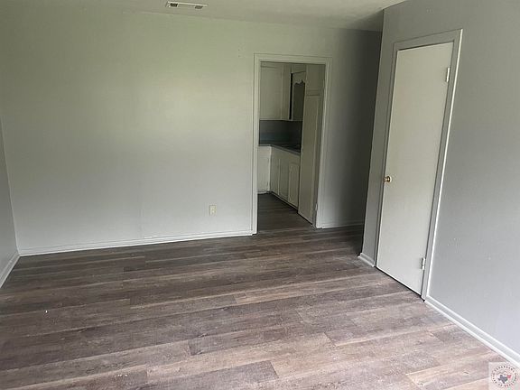 5th image of 127 Wood St