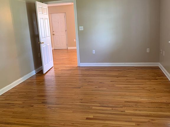 5th image of 1112 Cabell Dr