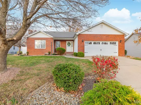 109 Spruce Ct, Brighton, IL 62012