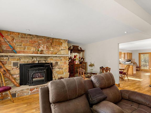 4th image of 3481 Sylvan Dr